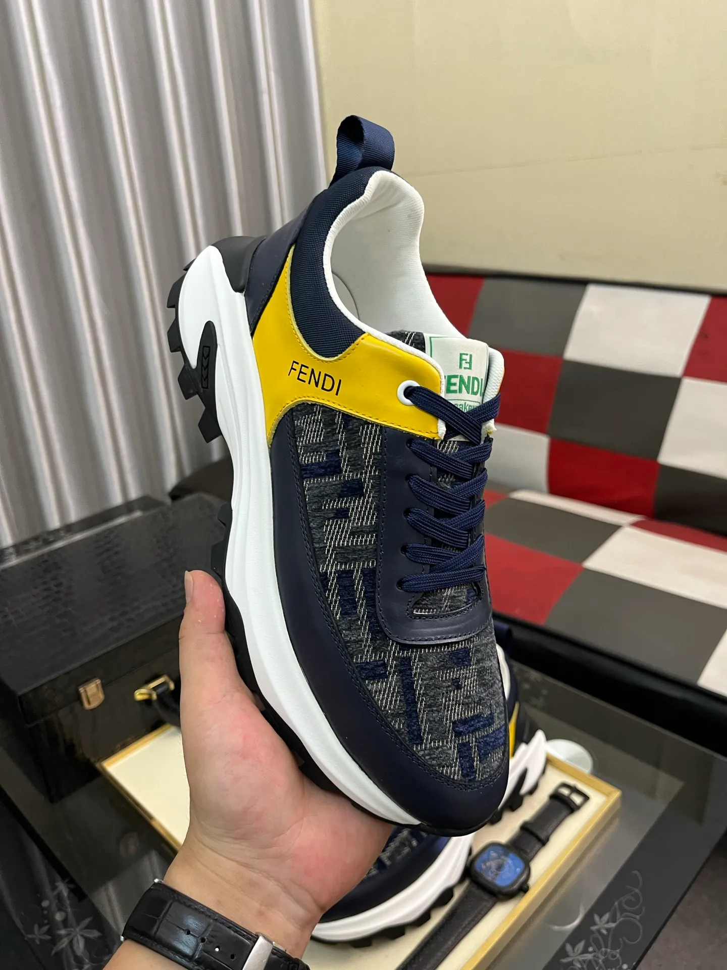 Men's Men's Shoes💰458⌚️⌚️[FENDI] Fendi's classic and comfortable men's, this complex sneaker is made of soft calfskin➕genuine leather lining➕original ultra-light rubber material with rough outsole. This unique light style is suitable for the casual and refined sensibility of this season. It is comfortable and natural on the feet. It is an everyday style for casual travel in autumn and winter! 38−443️⃣colors available